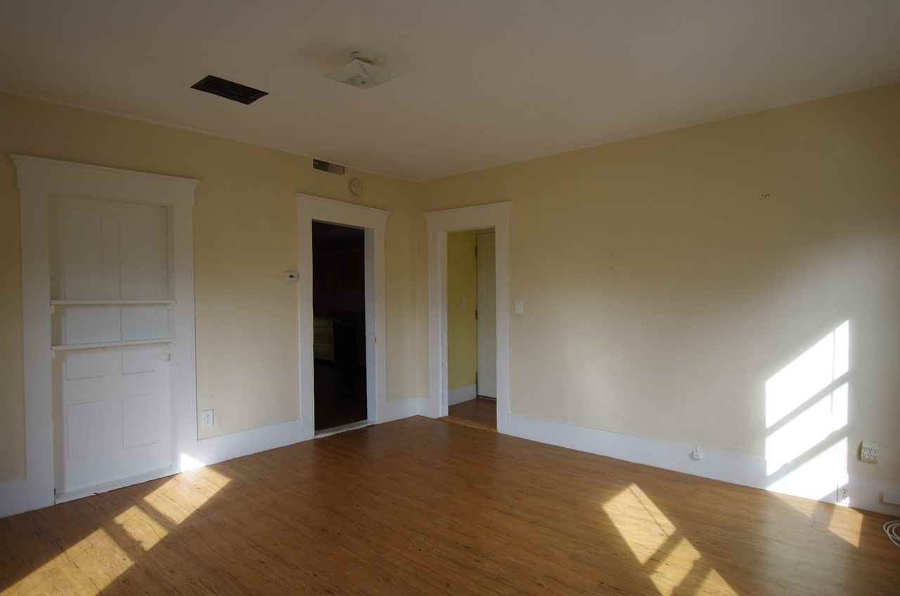 Free rent for November! 4 Bedroom 1 Bath, 49 Main St unit 2 - Photo 3 of 12