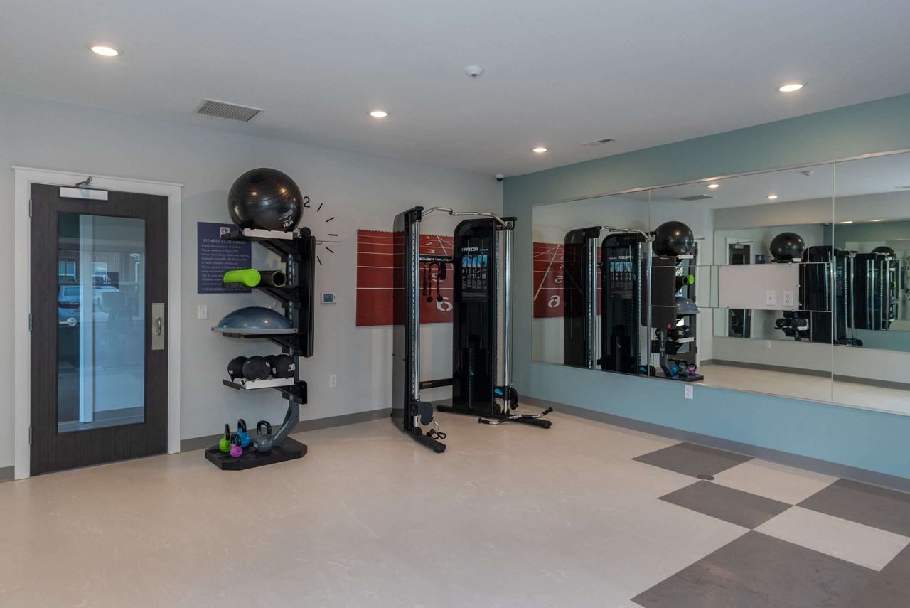 Alexander at 1090 - Photo 2 of 35