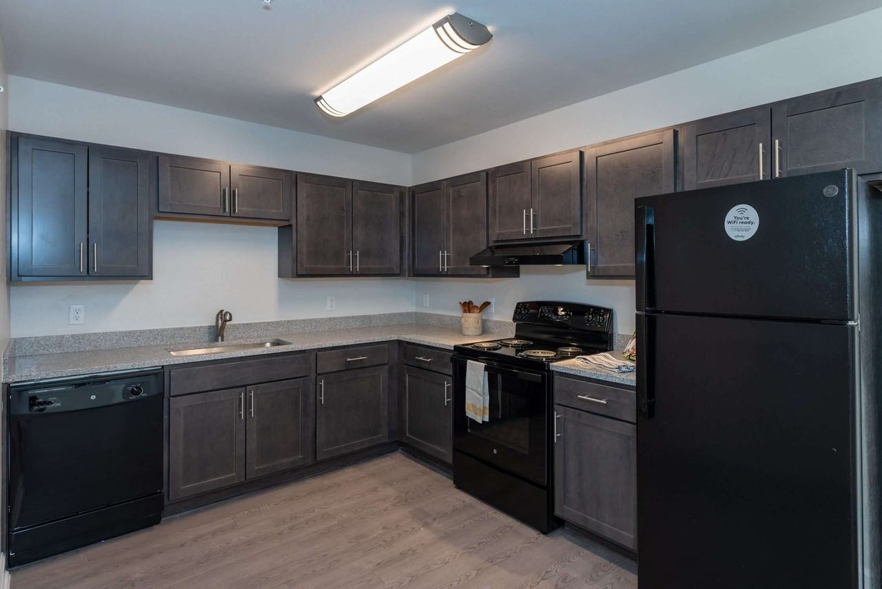 Alexander at 1090 - Photo 7 of 35