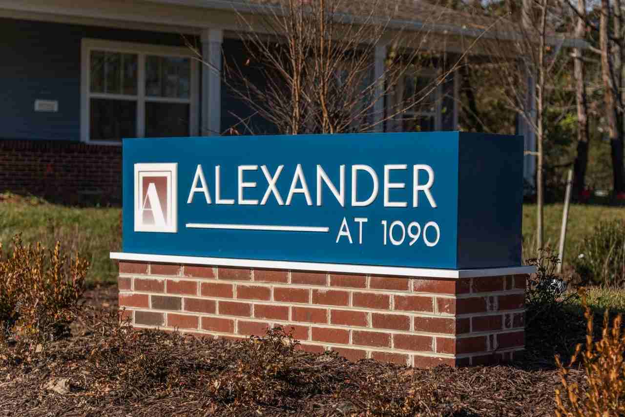 Alexander at 1090 - Photo 6 of 35