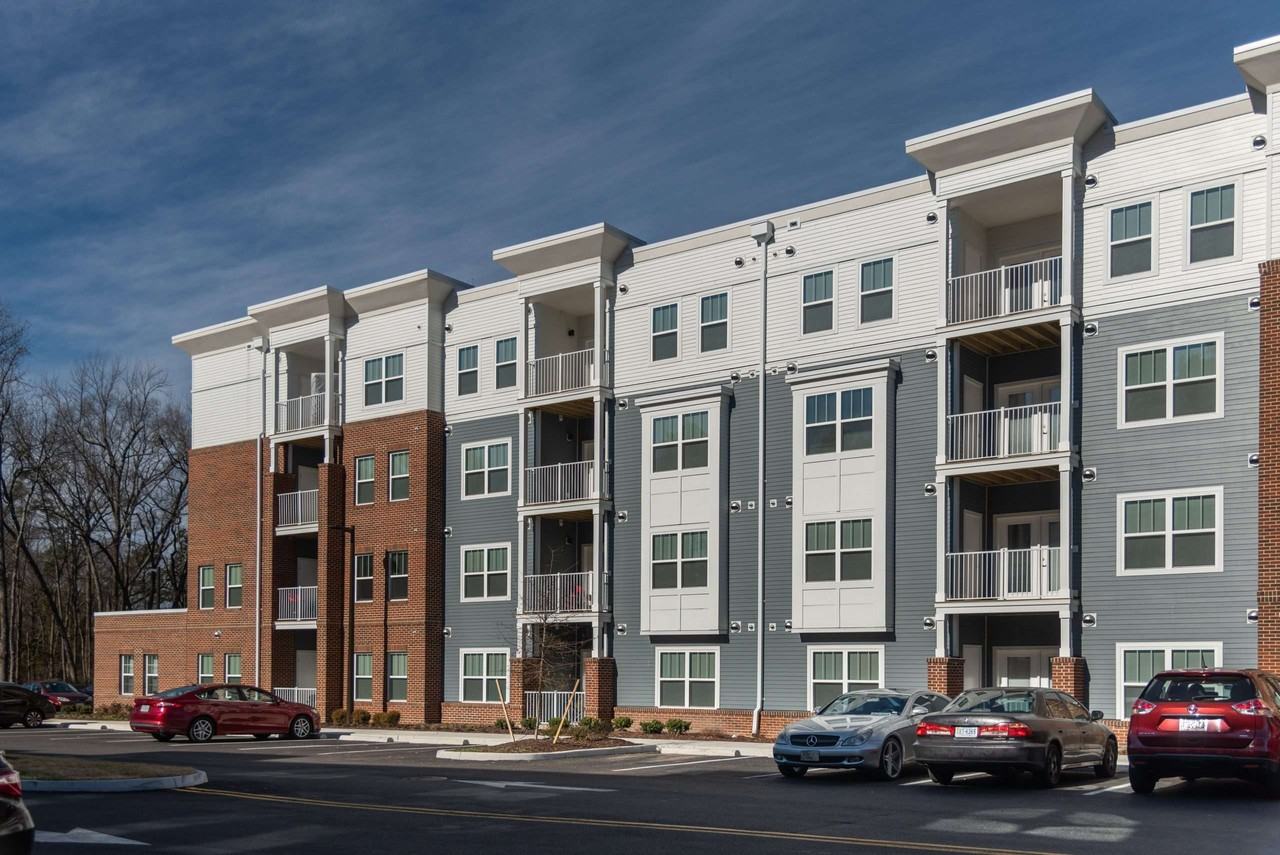 Alexander at 1090 - Photo 5 of 35