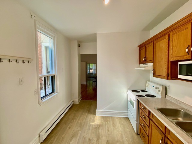 221 Munro Street - Photo 3 of 11