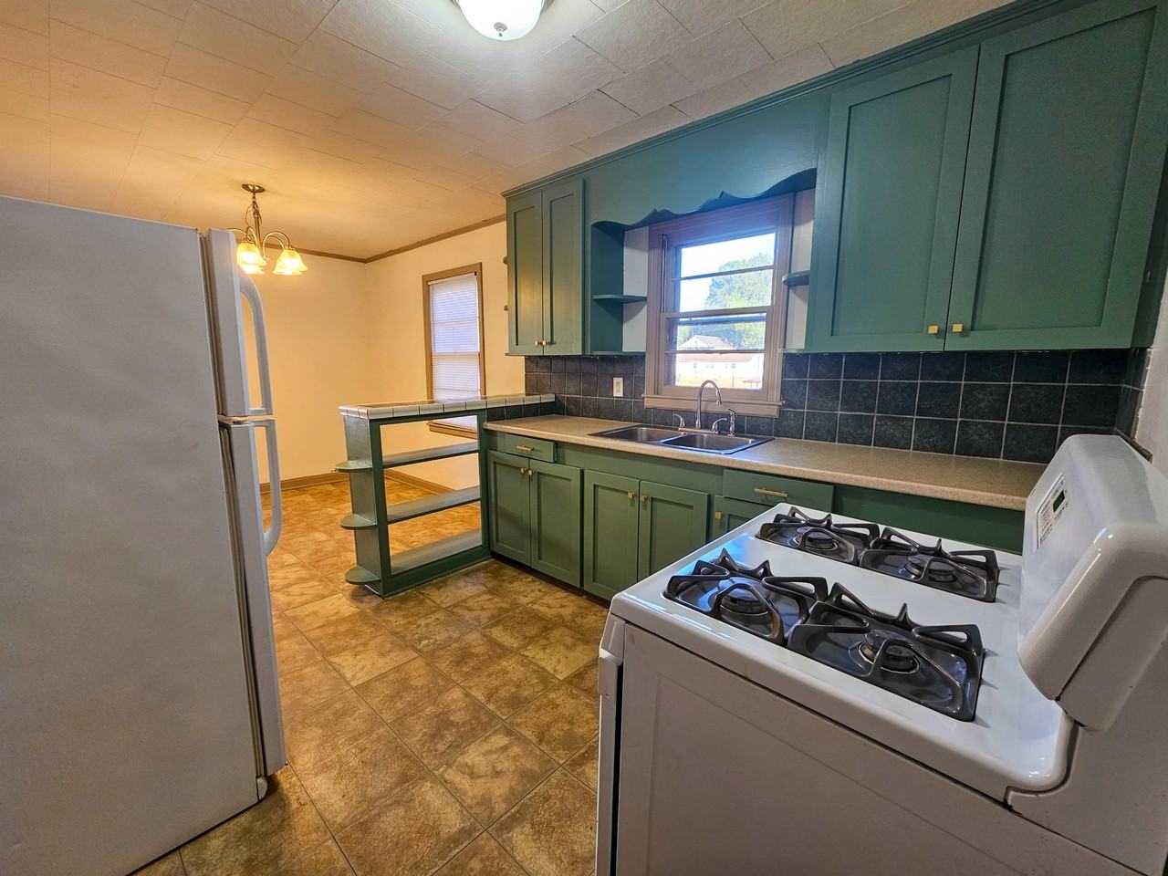 119 Cypress Dr - Photo 3 of 13