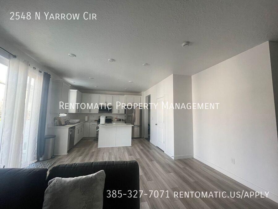 2548 N Yarrow Cir - Photo 4 of 32