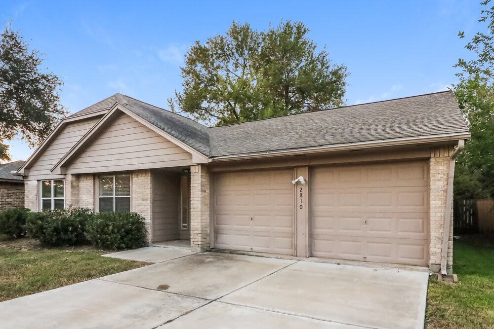 2810 Forest Hills Dr - Photo 3 of 16