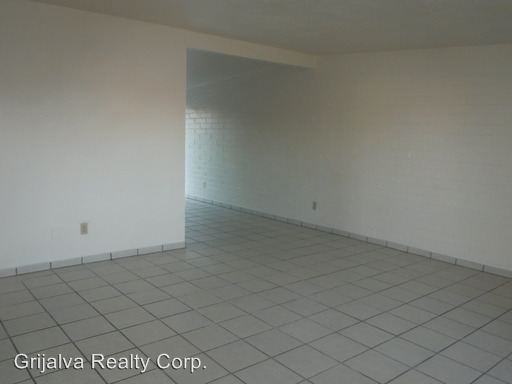 1785 W Calle Acapulco - Photo 2 of 9