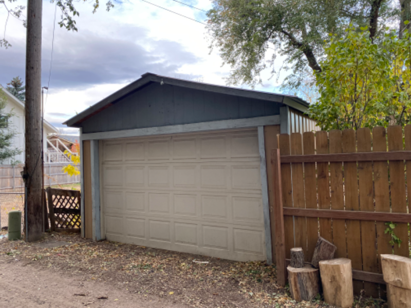 215 Parker St - Photo 3 of 22