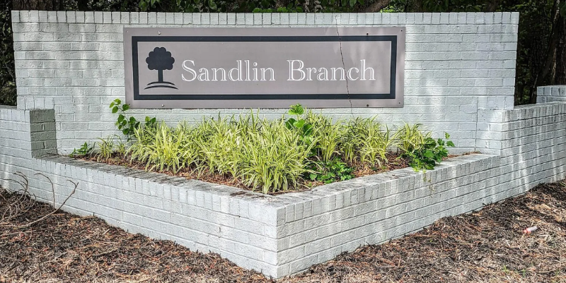 325 Kentucky Dr - Photo 4 of 4