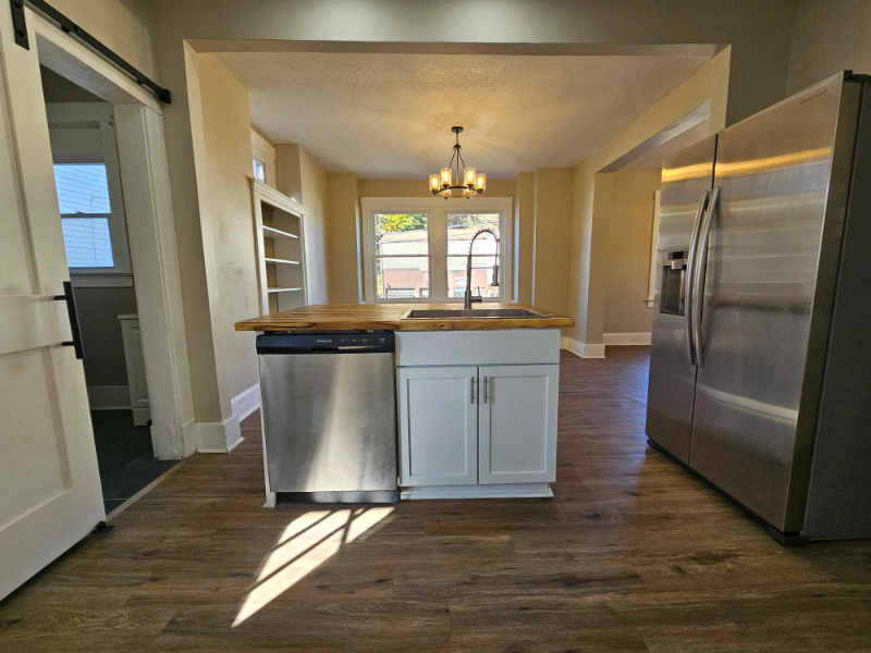 900 Penn Ave - Photo 2 of 19