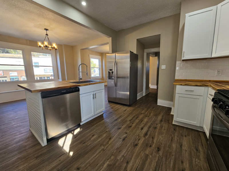 900 Penn Ave - Photo 3 of 19