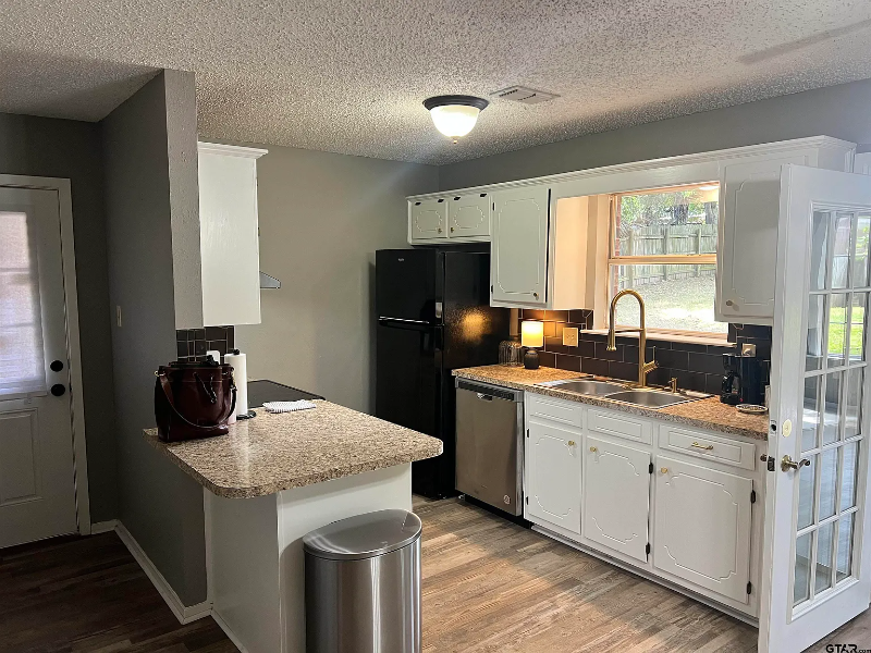 3711 Pratt Dr - Photo 3 of 12