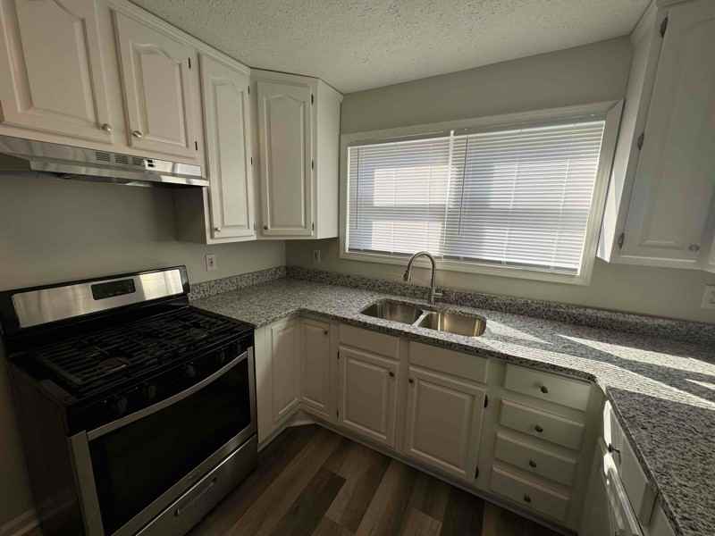 1003 W Whitney Ave - Photo 5 of 10