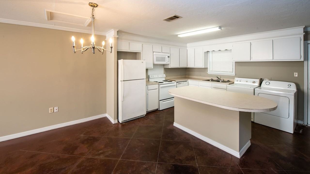 Emerald Village Apartment Homes - Photo 4 of 12