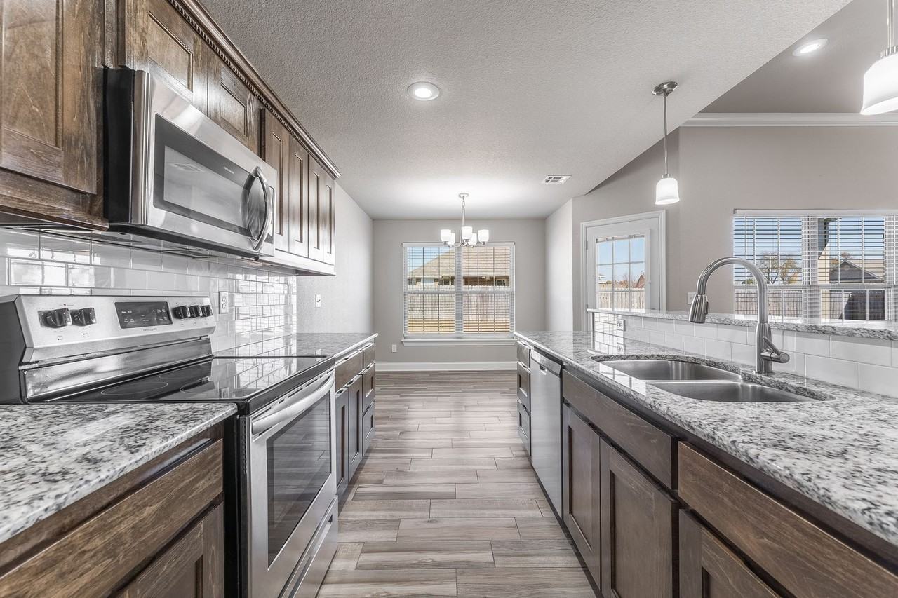 2220 Hunter Dr - Photo 6 of 15