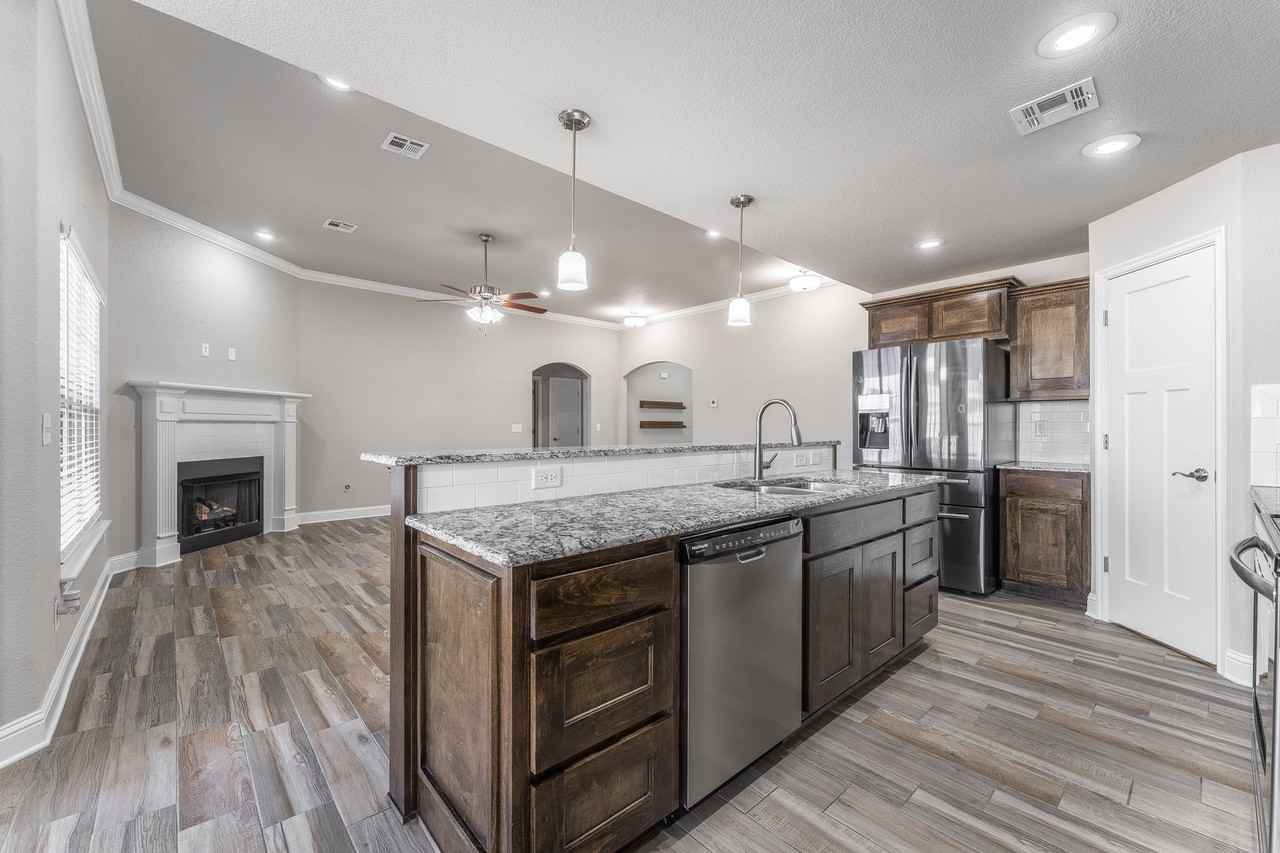 2220 Hunter Dr - Photo 7 of 15