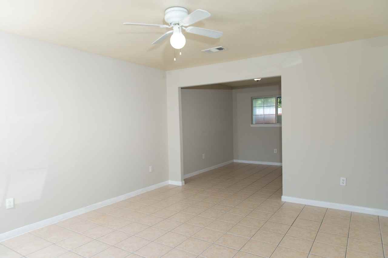 Duplex For Lease - Photo 7 of 47