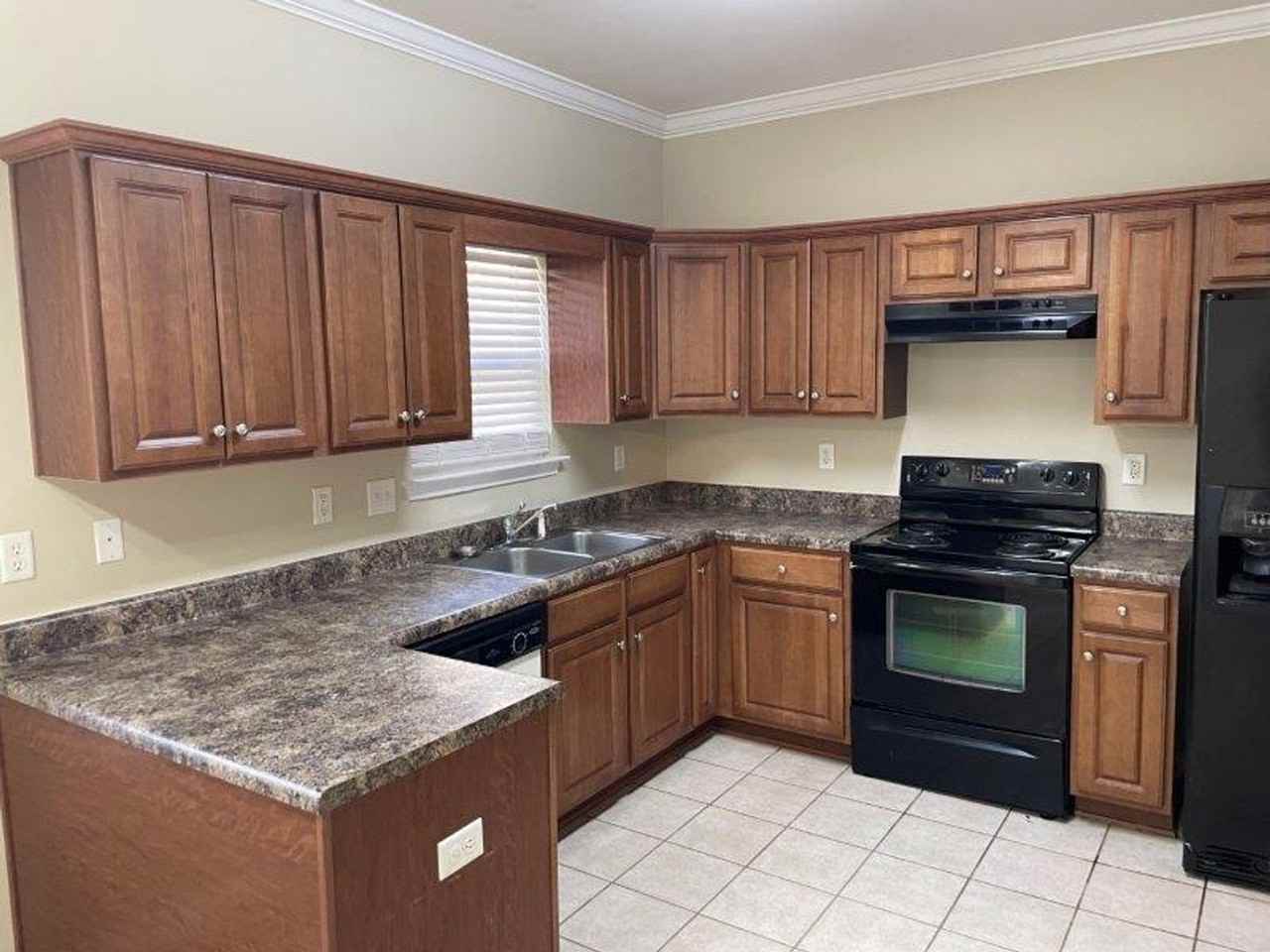 272 Oxmoor Pl - Photo 3 of 24