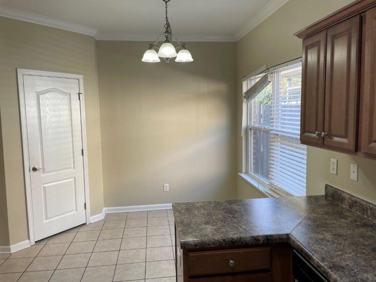 272 Oxmoor Pl - Photo 4 of 24