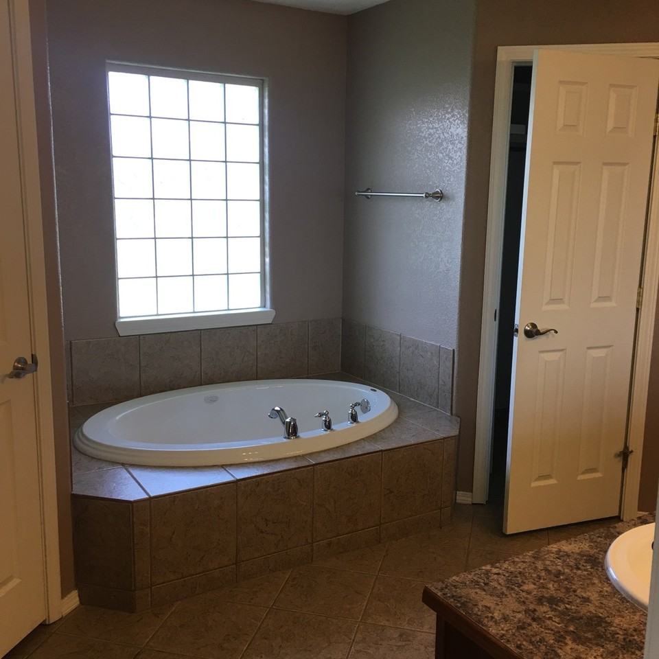 2129 Hayes - Photo 3 of 23