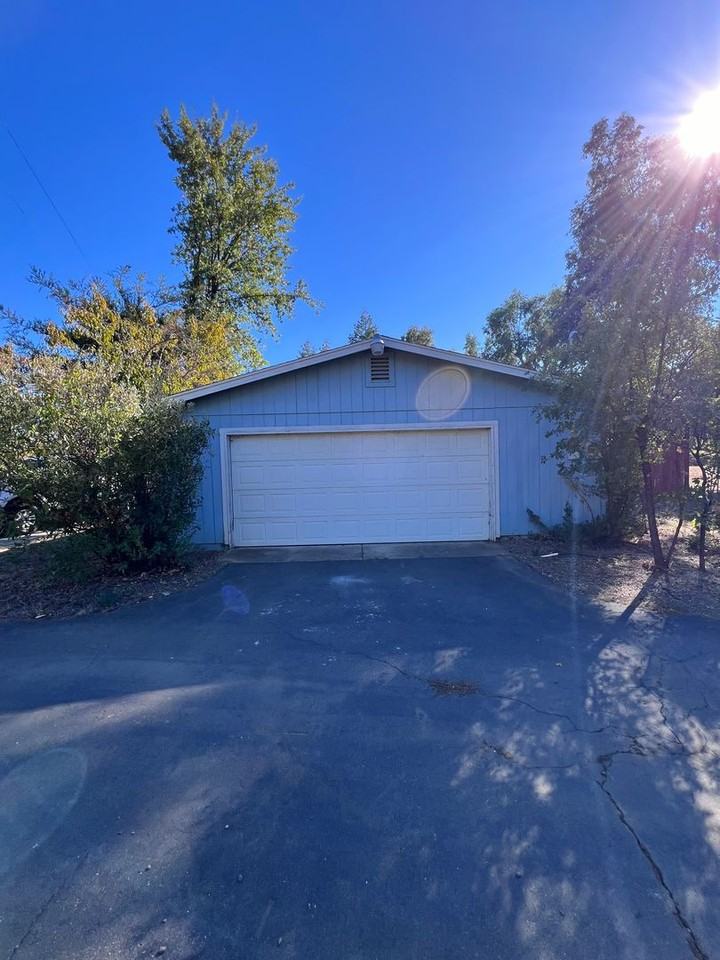 22195 Vallotton Ln - Photo 3 of 34