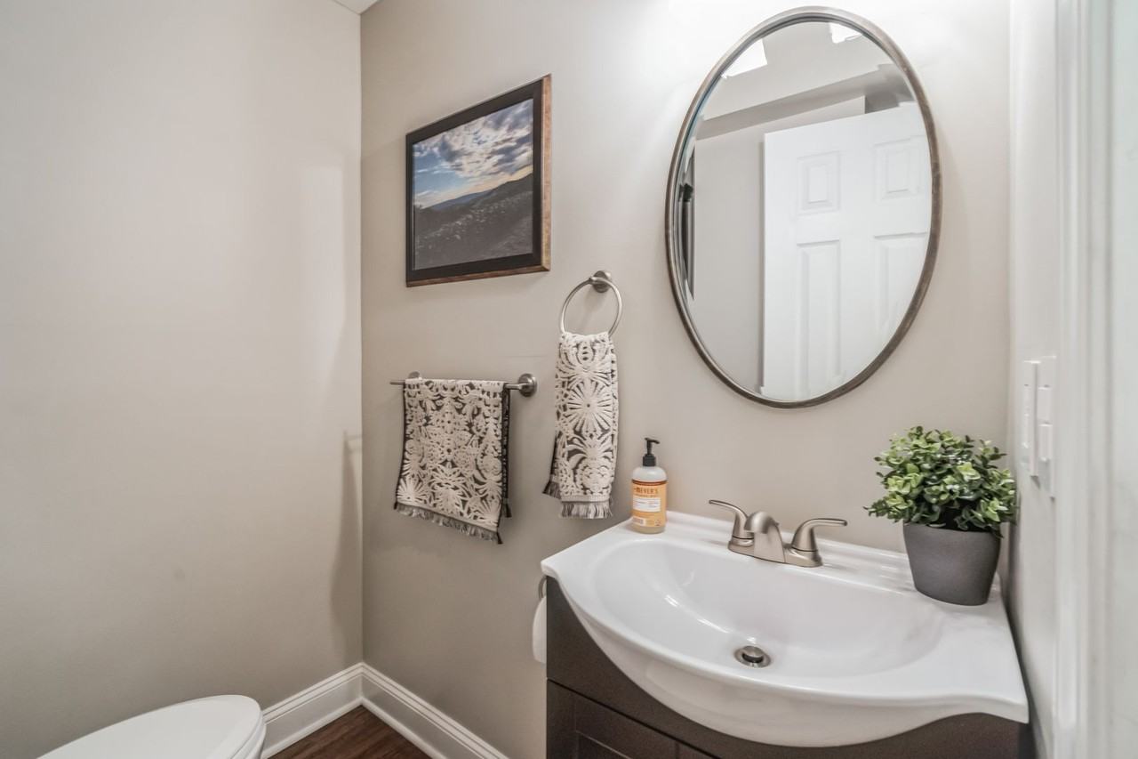 437 Holly Ln - Photo 2 of 20