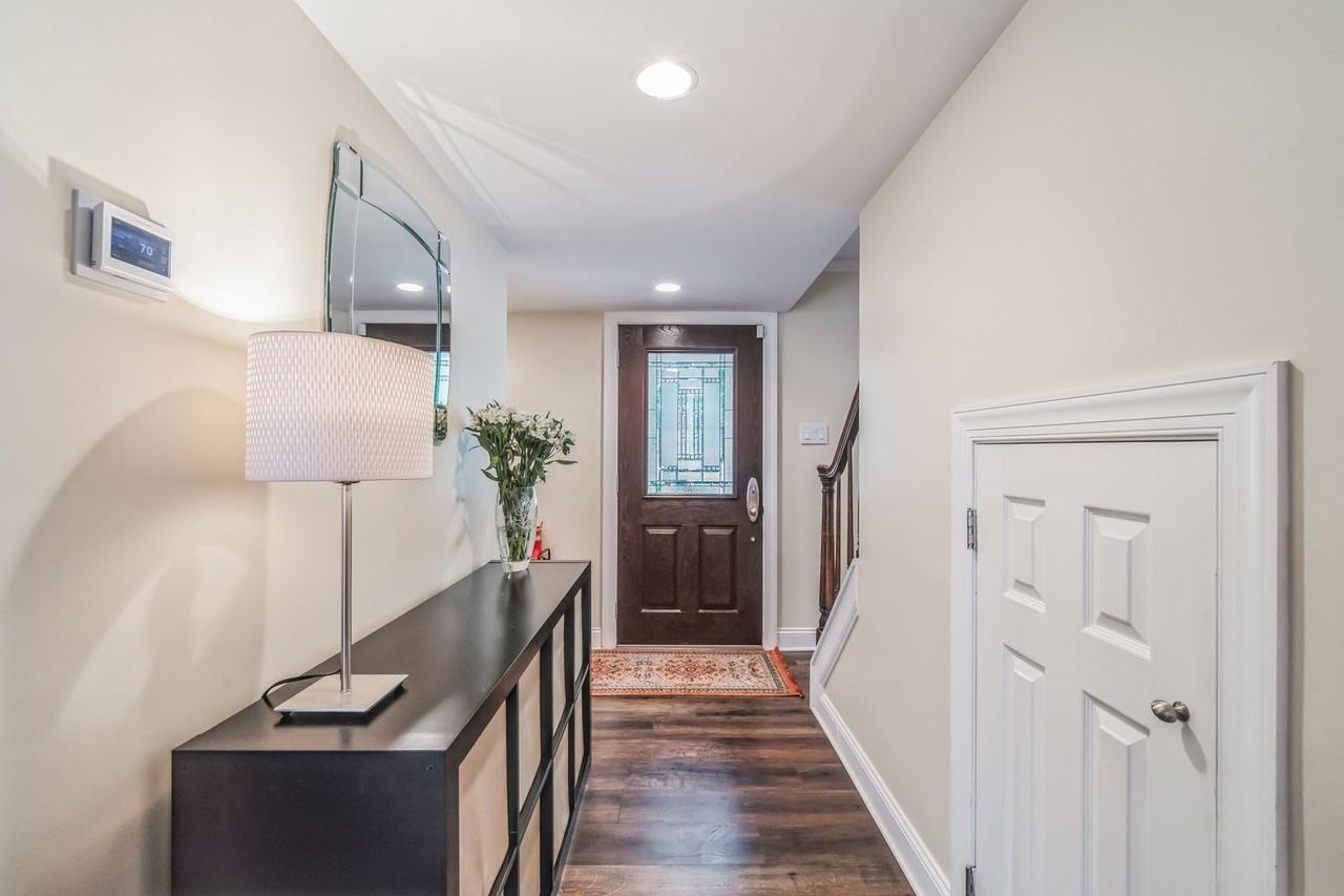 437 Holly Ln - Photo 4 of 20