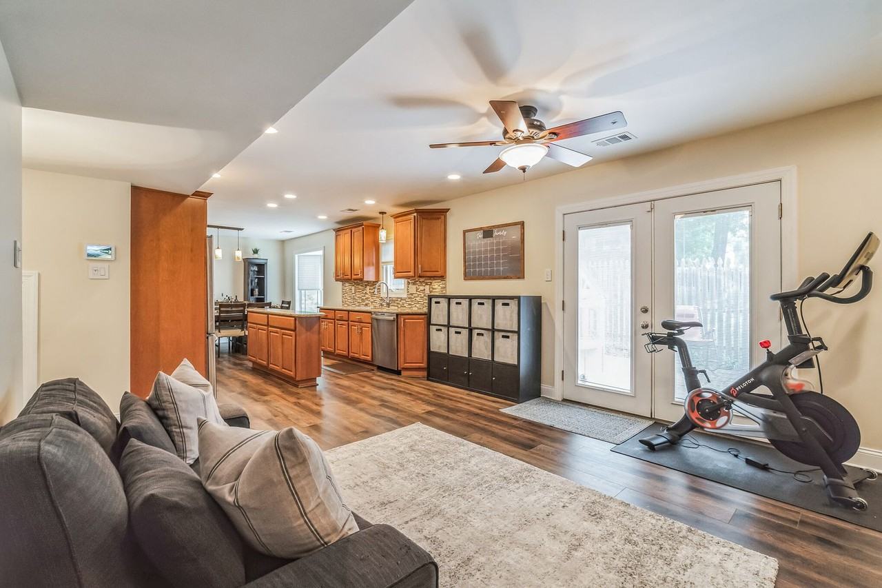 437 Holly Ln - Photo 6 of 20
