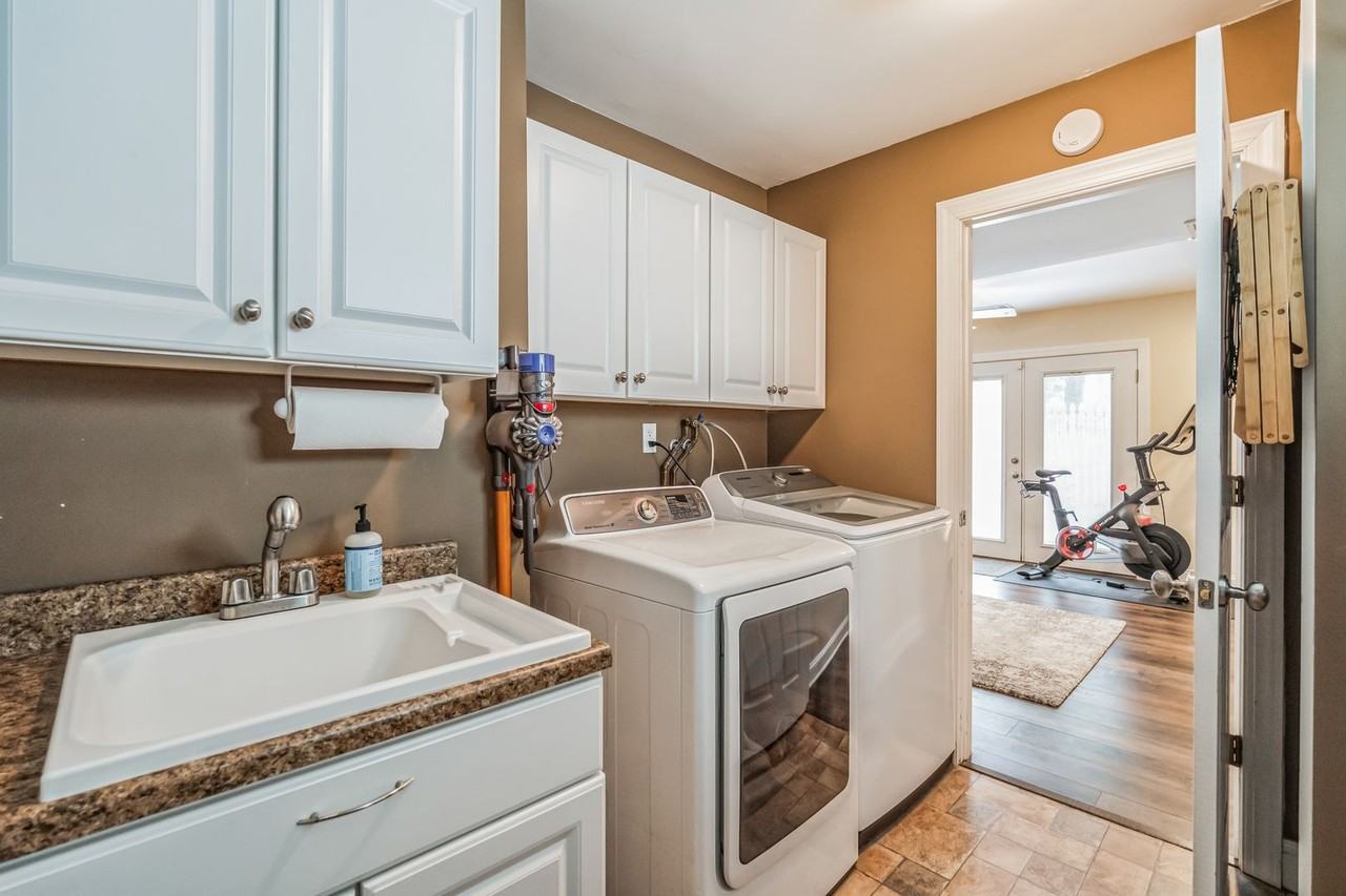 437 Holly Ln - Photo 7 of 20
