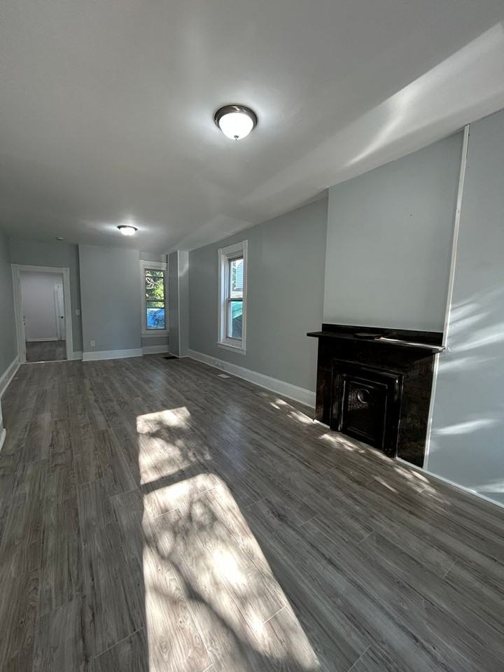 298 Rutherford Ave - Photo 4 of 34