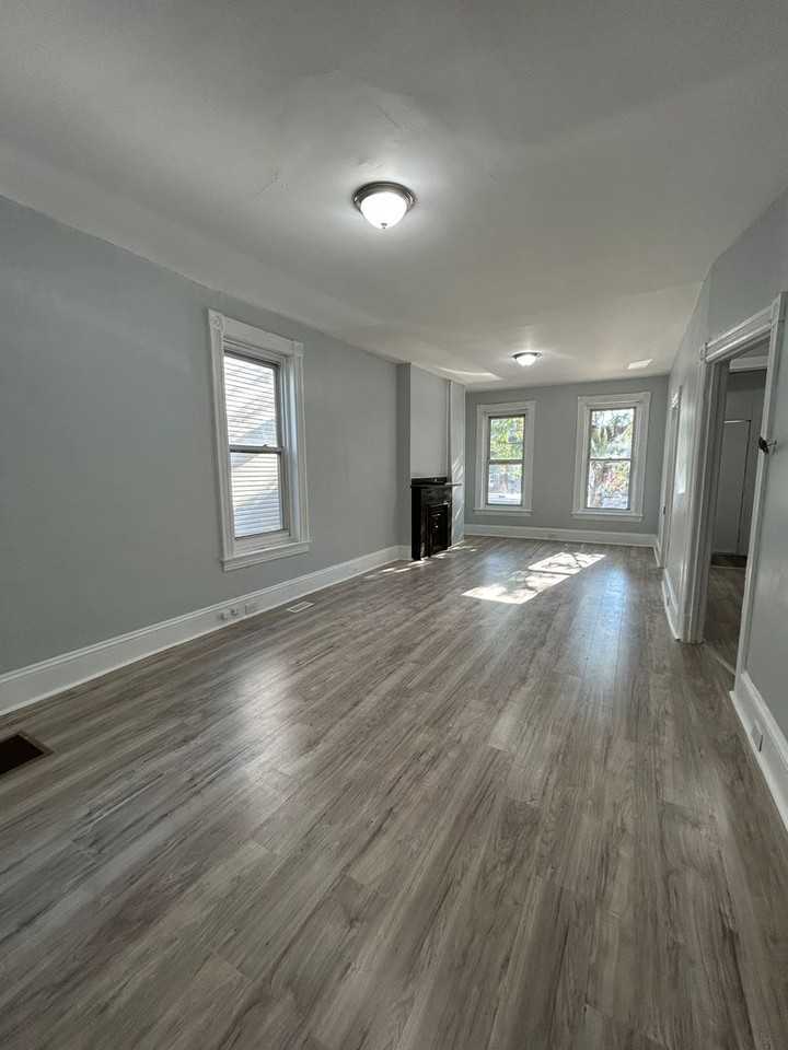 298 Rutherford Ave - Photo 5 of 34