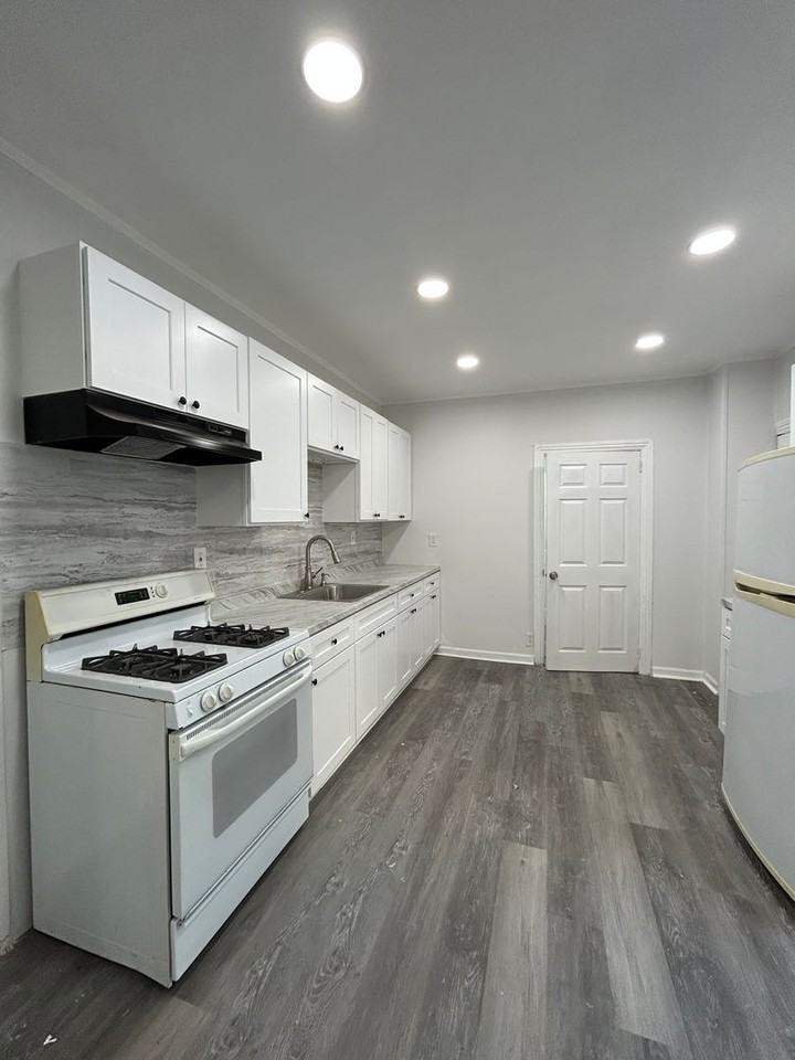 298 Rutherford Ave - Photo 6 of 34