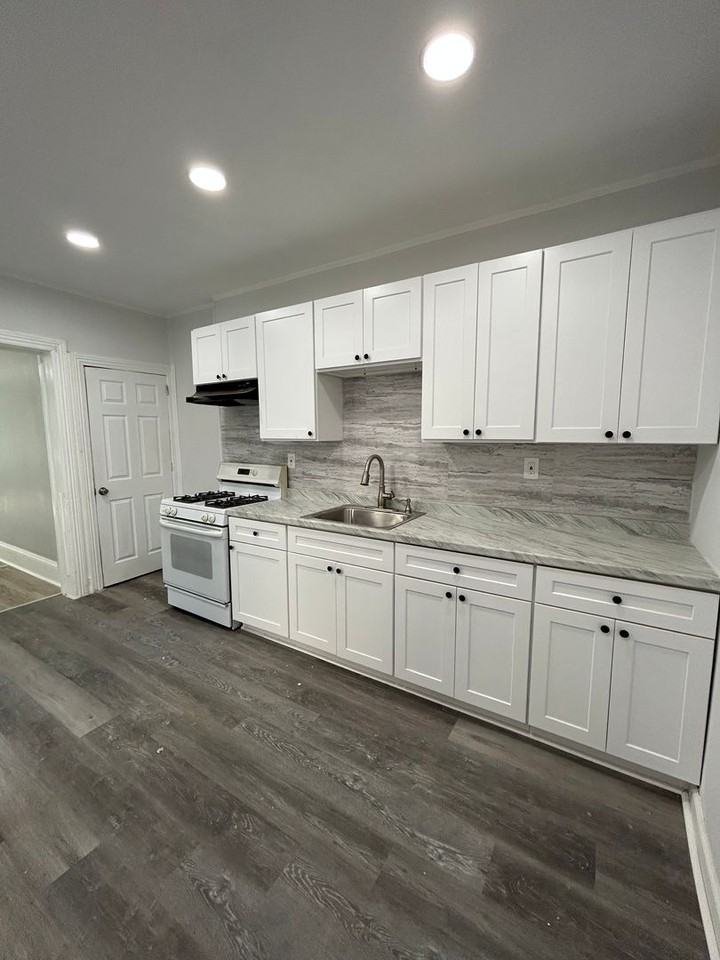 298 Rutherford Ave - Photo 7 of 34