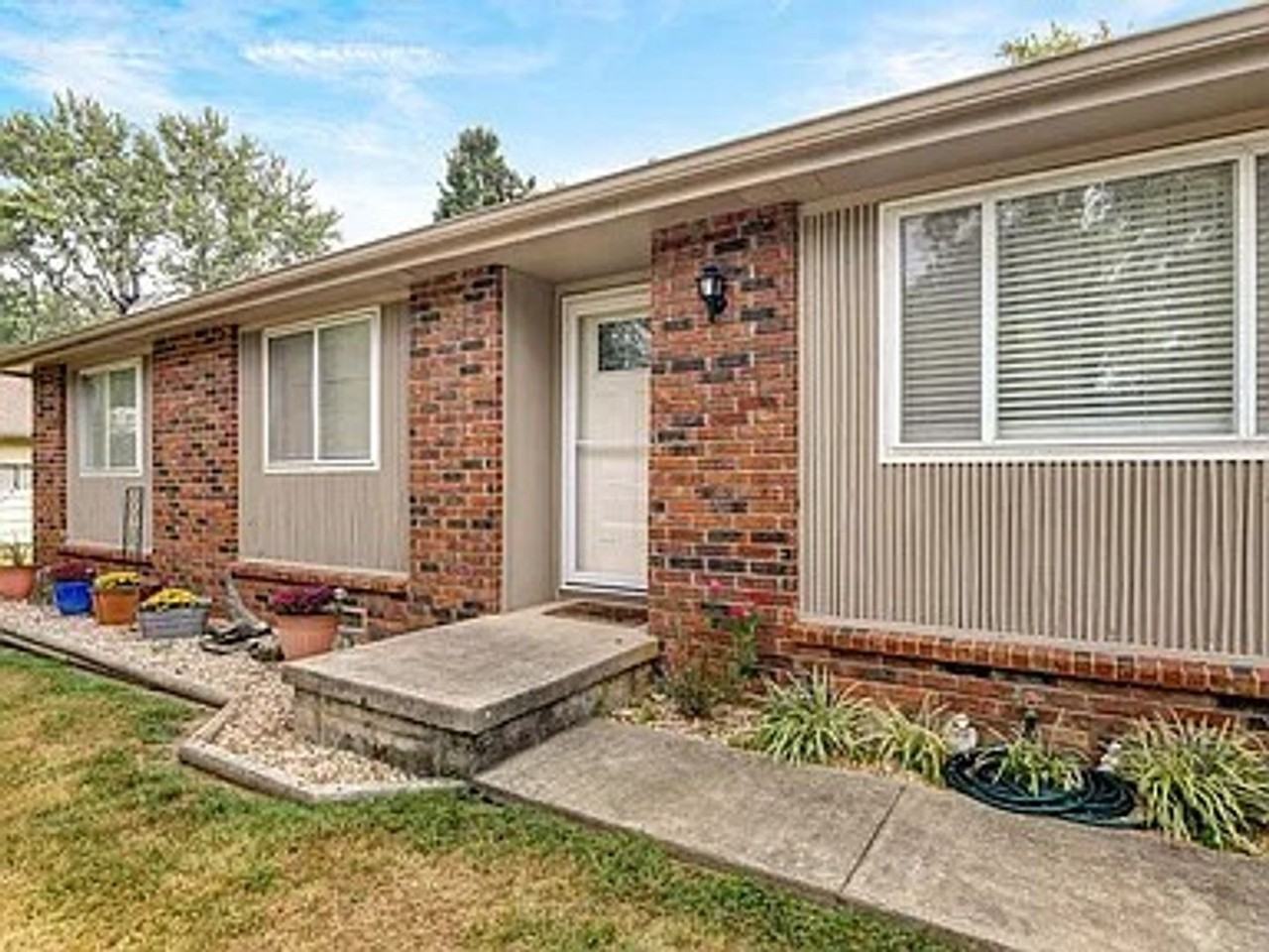 106 N Pinewood Ave - Photo 2 of 28