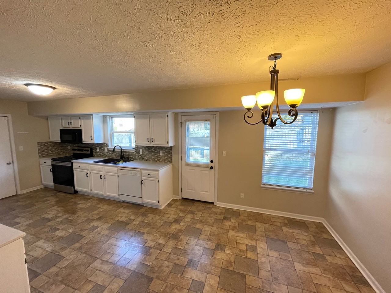 1908 Chenango Pl - Photo 2 of 16