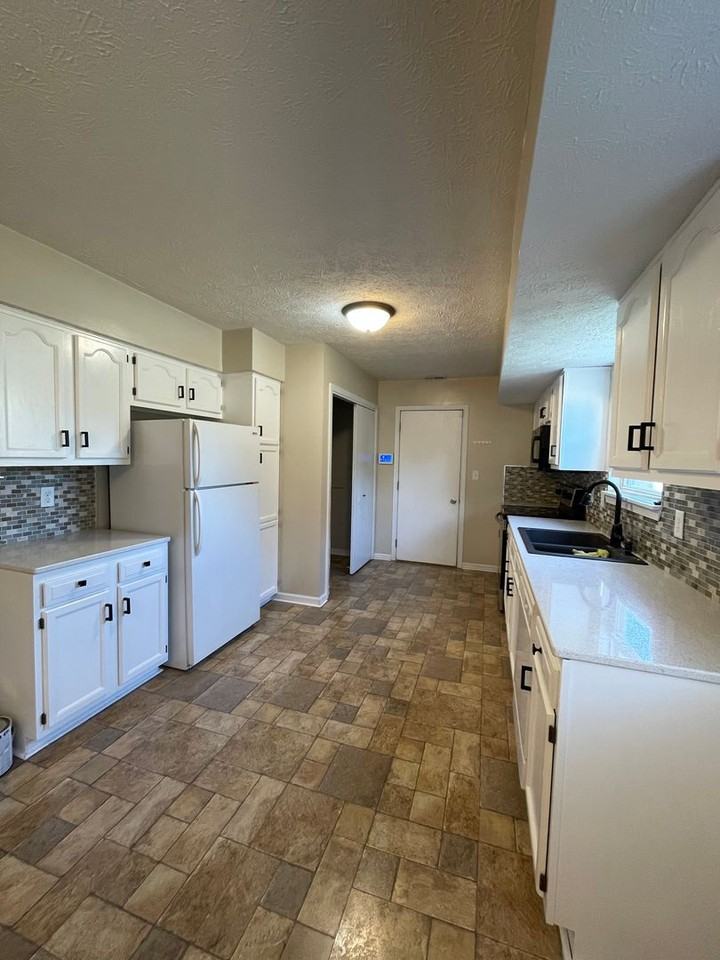 1908 Chenango Pl - Photo 3 of 16