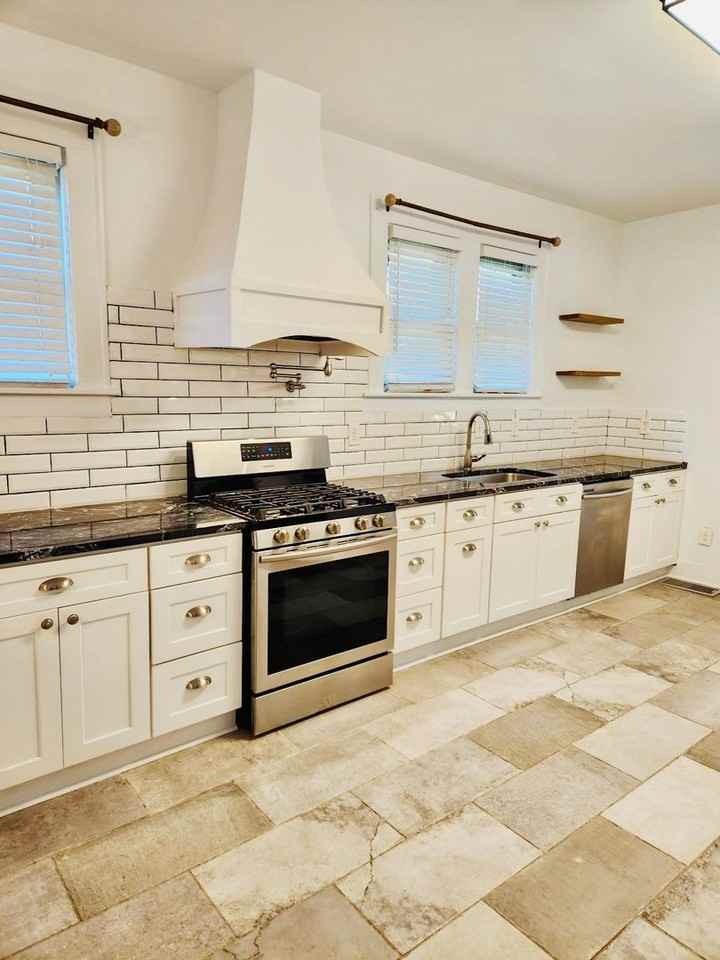 308 E 54th St - Photo 5 of 26