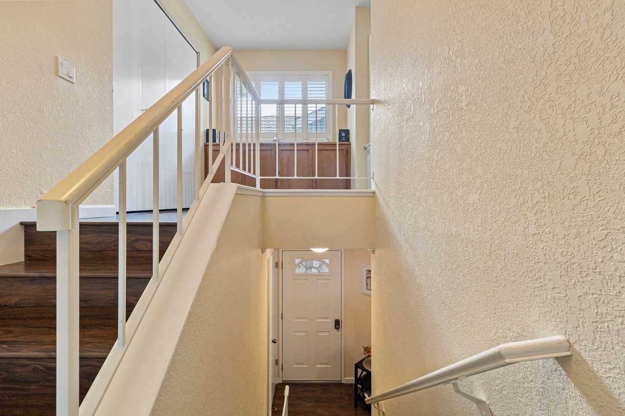 354 N Wildwood - Photo 3 of 18