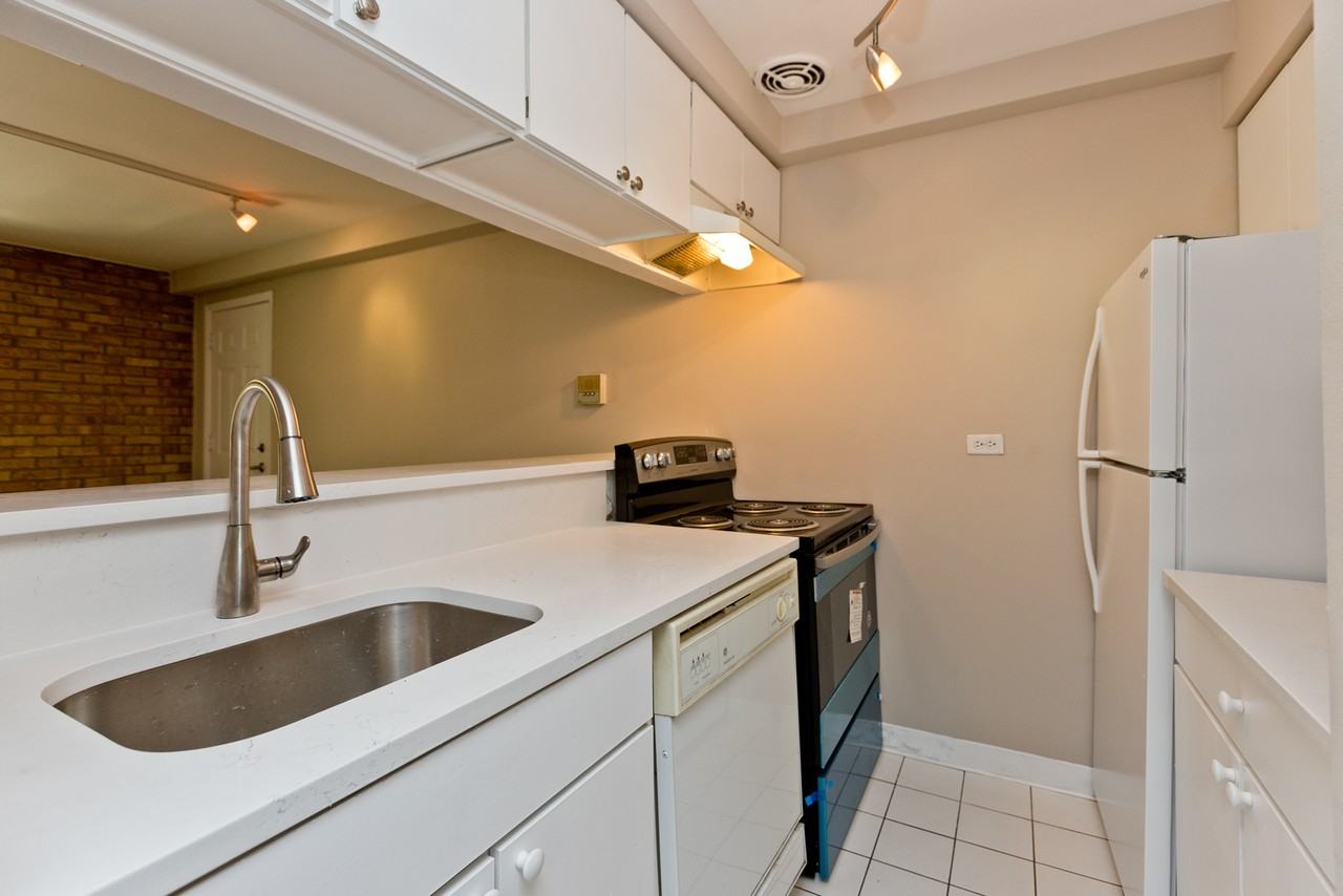 3732 N Pine Grove Ave #1A - Photo 5 of 11