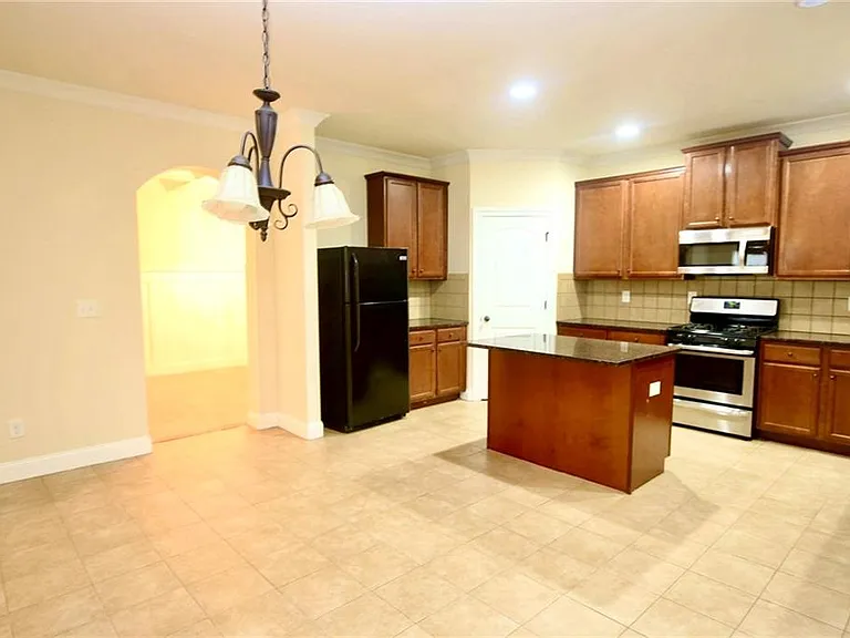 625 Highbranch Cir #NA - Photo 6 of 17