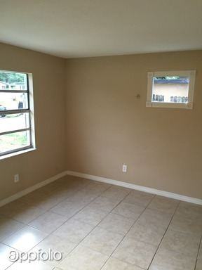 655 Katherine Ave - Photo 2 of 9