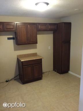 655 Katherine Ave - Photo 3 of 9