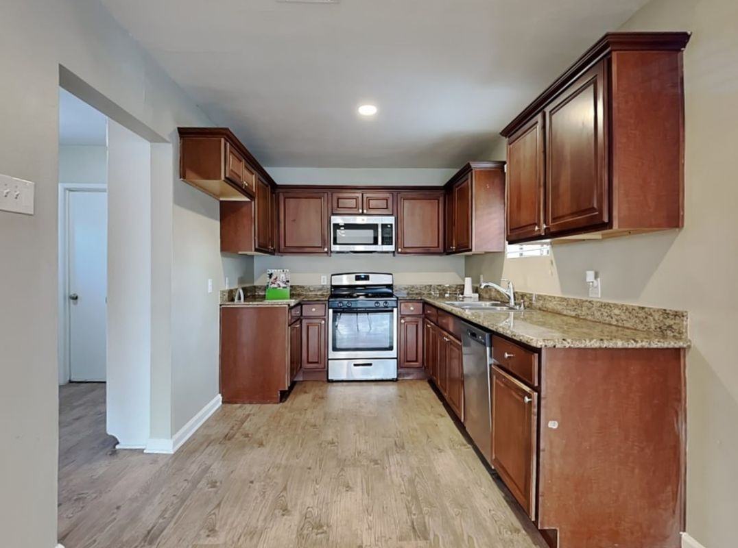 7712 Nw 23rd St - Photo 3 of 11