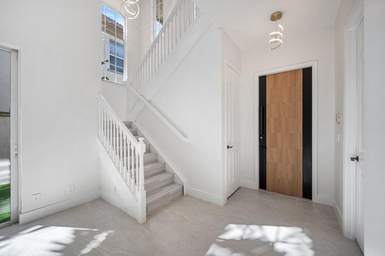 54 Stoney Drive - Photo 3 of 26