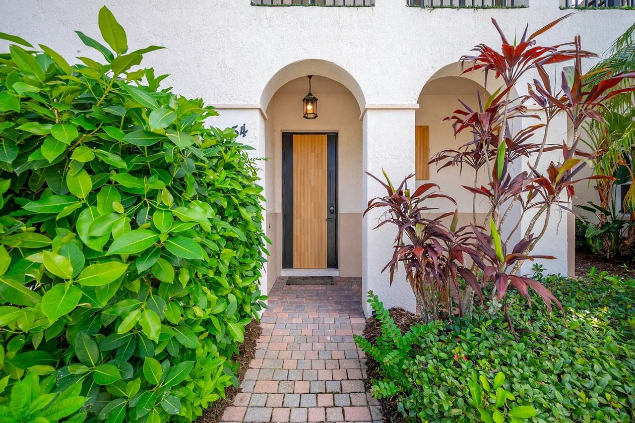 54 Stoney Drive - Photo 2 of 26