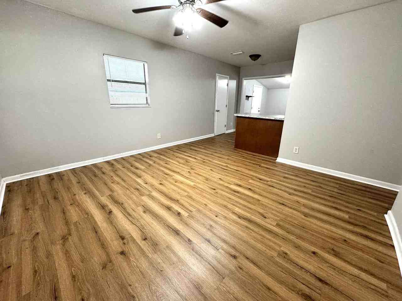 447 Brighton Ave - Photo 4 of 15