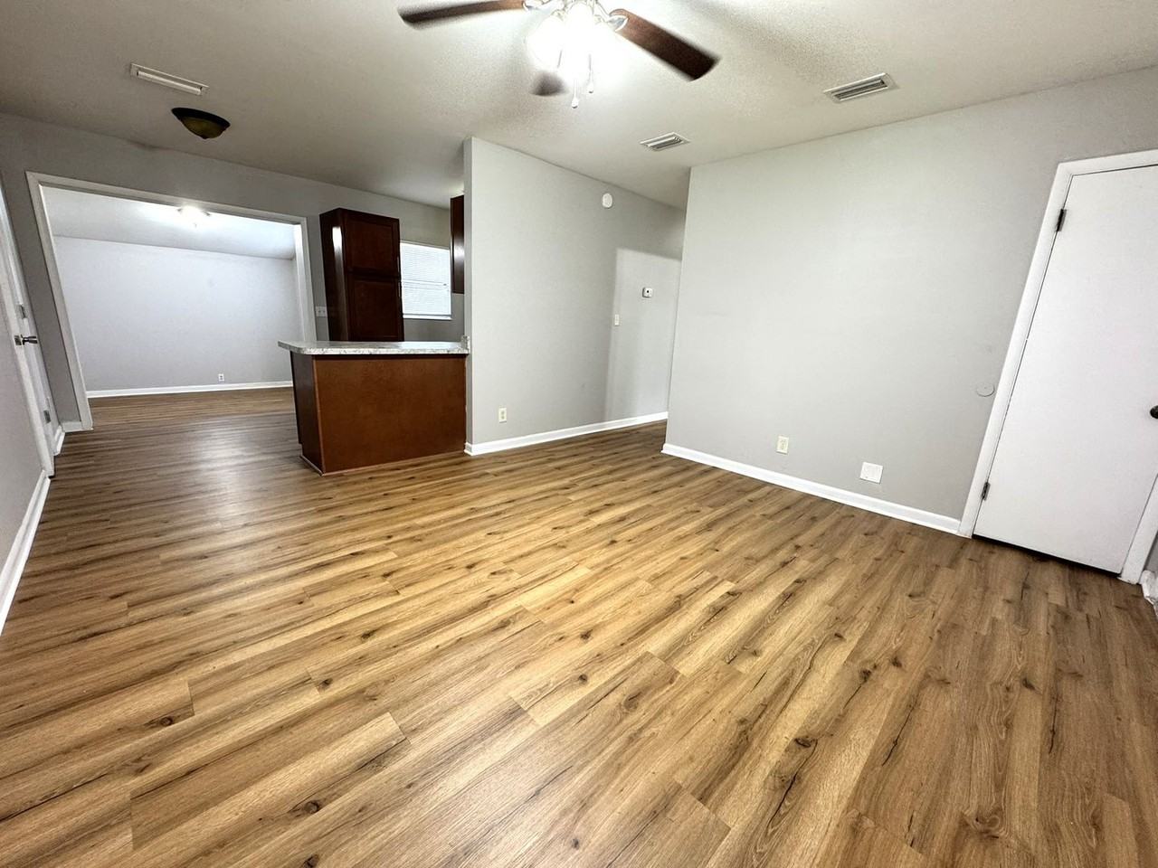 447 Brighton Ave - Photo 5 of 15