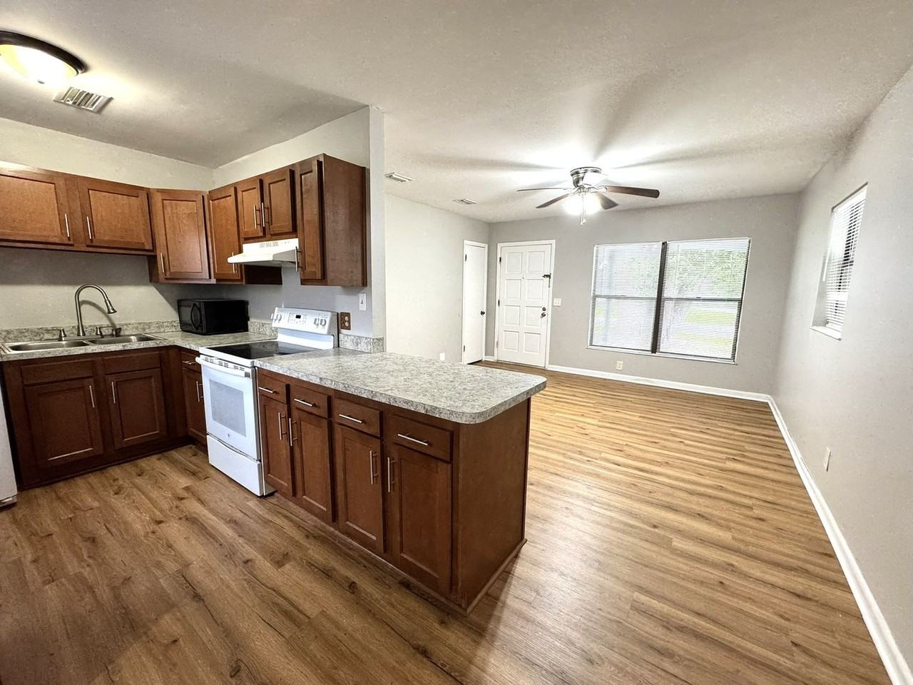 447 Brighton Ave - Photo 6 of 15