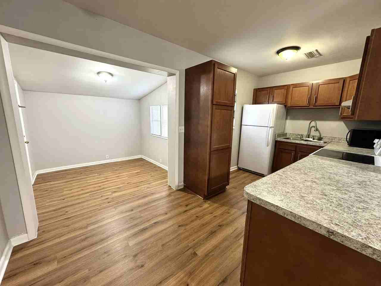 447 Brighton Ave - Photo 7 of 15