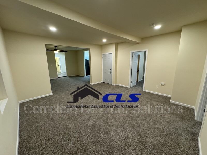 39 S Main St - Photo 2 of 20