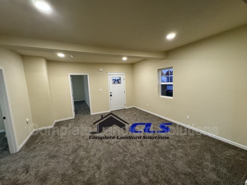 39 S Main St - Photo 3 of 20